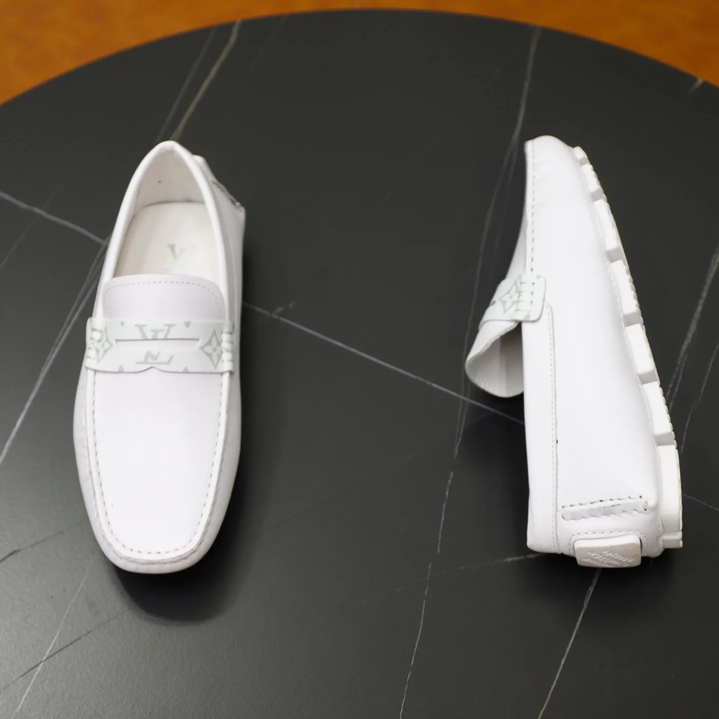 Ex-factory price: 460💰【LV】Louis Vuitton ⚠️High-end men’s driving and pedal series ⚠️38-44 (customized for 45) ⚠️All original cowhide leather! Thick and soft! Made entirely of calfskin lining! Rubber sheet anti-slip beanie sole! Three-dimensional package technology! Fashionable and classic! Handicrafts! Original high quality! Feel free to compare!